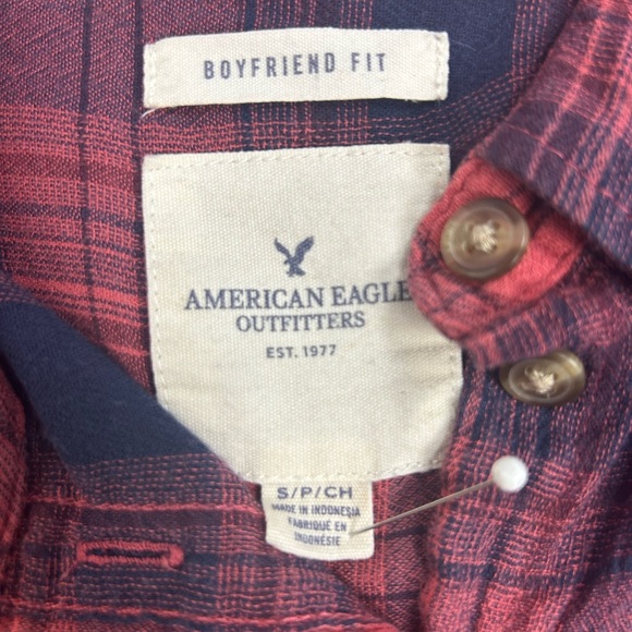 American Eagle Outfitters Red and Black Plaid Shirt. Boyfriend Fit. Size Small. - Picture 3 of 9